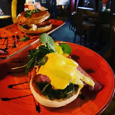 The Shire Готель