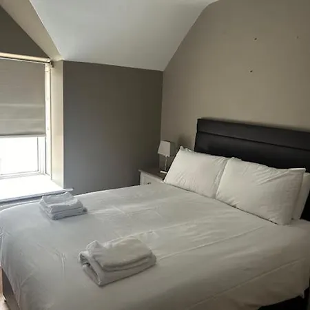 Готель The Shire *