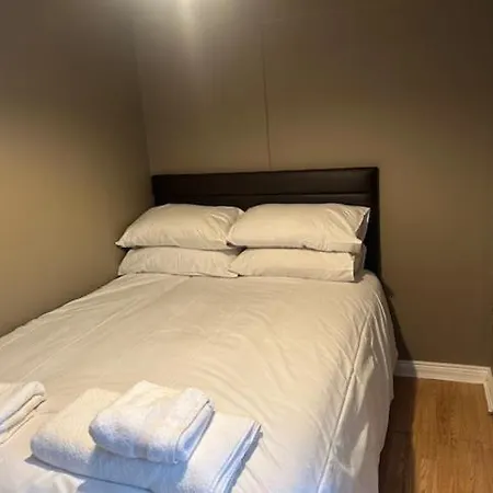 Готель The Shire